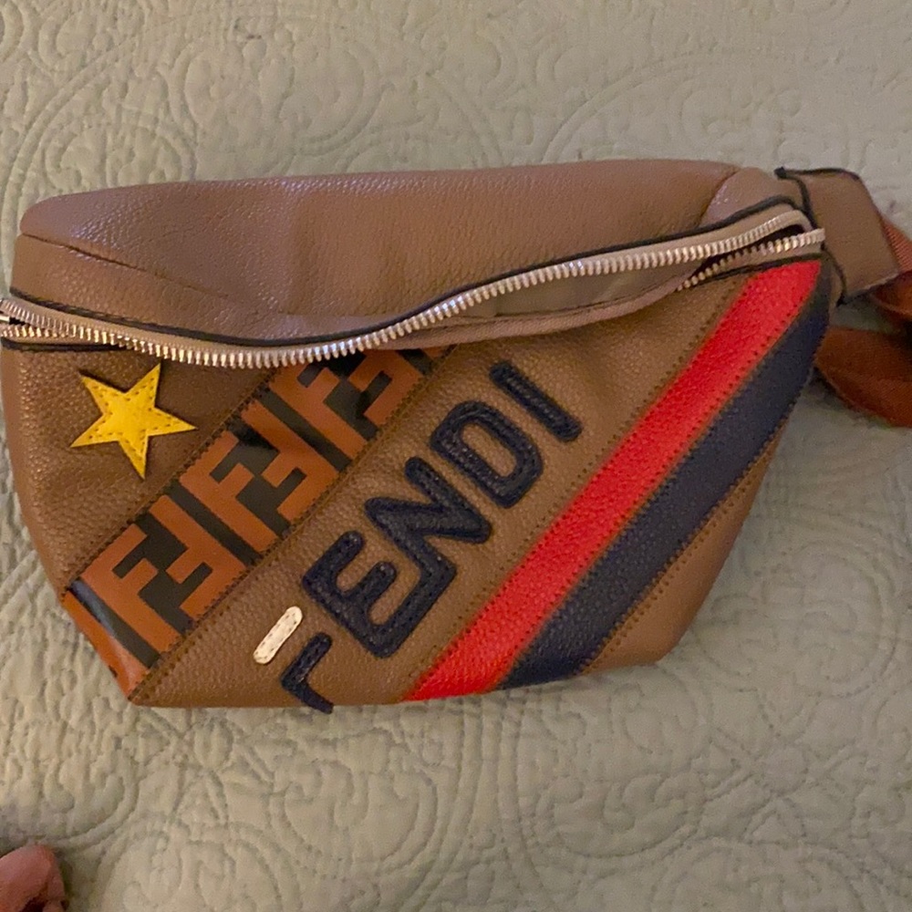 NOT AUTHENTIC Fendi pouch bag